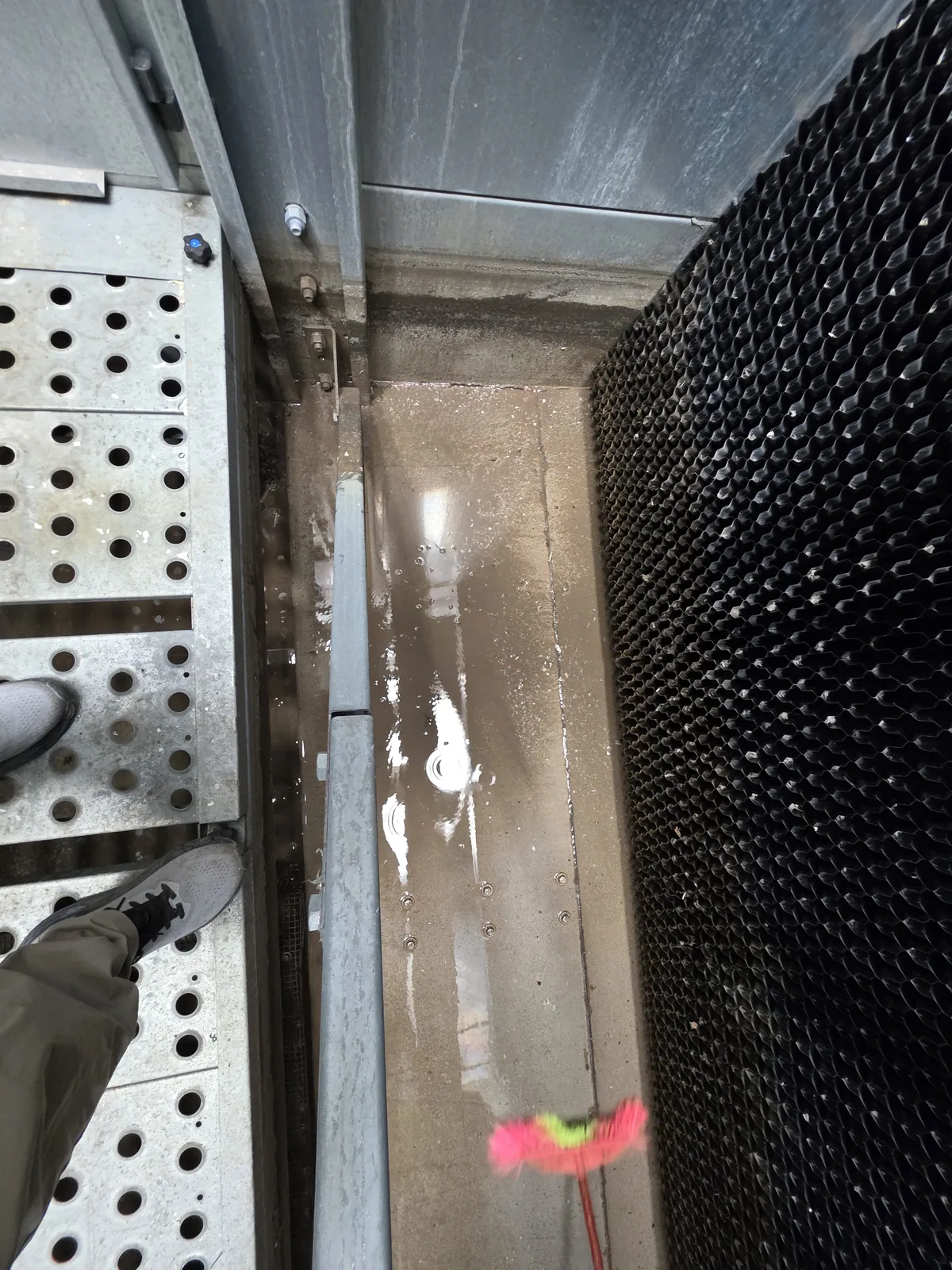 离心式冷水机组大修 · 冷却塔拆检与换热管束清洗同步施工 现场记录 6