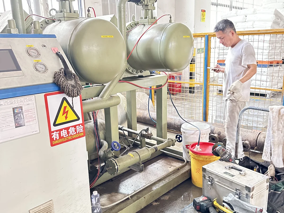 项目现场·螺杆式冷水机组作业实拍