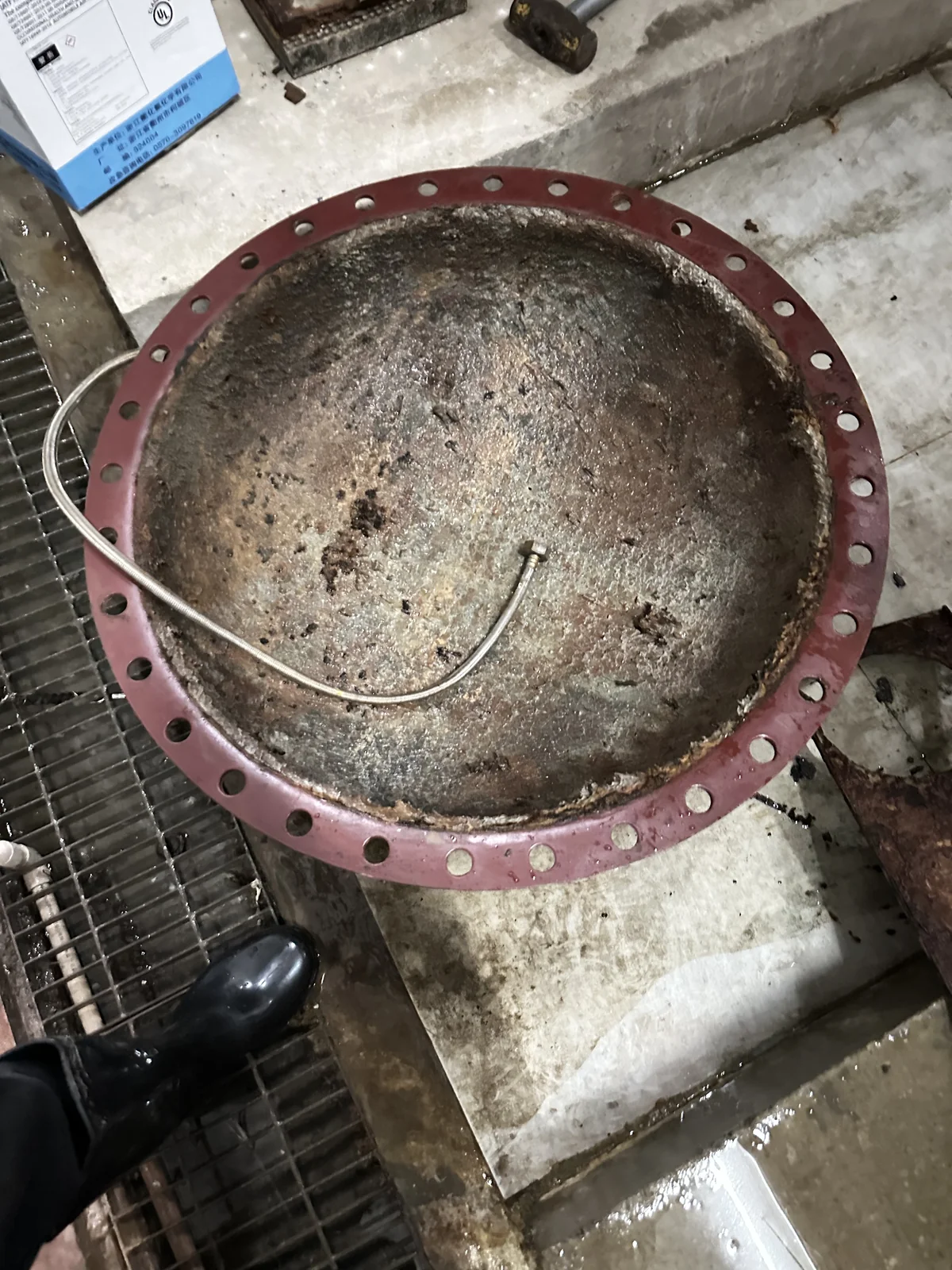 麦克维尔螺杆式冷水机组年度保养 · 冷冻油更换与冷凝器通炮除垢 现场记录 5