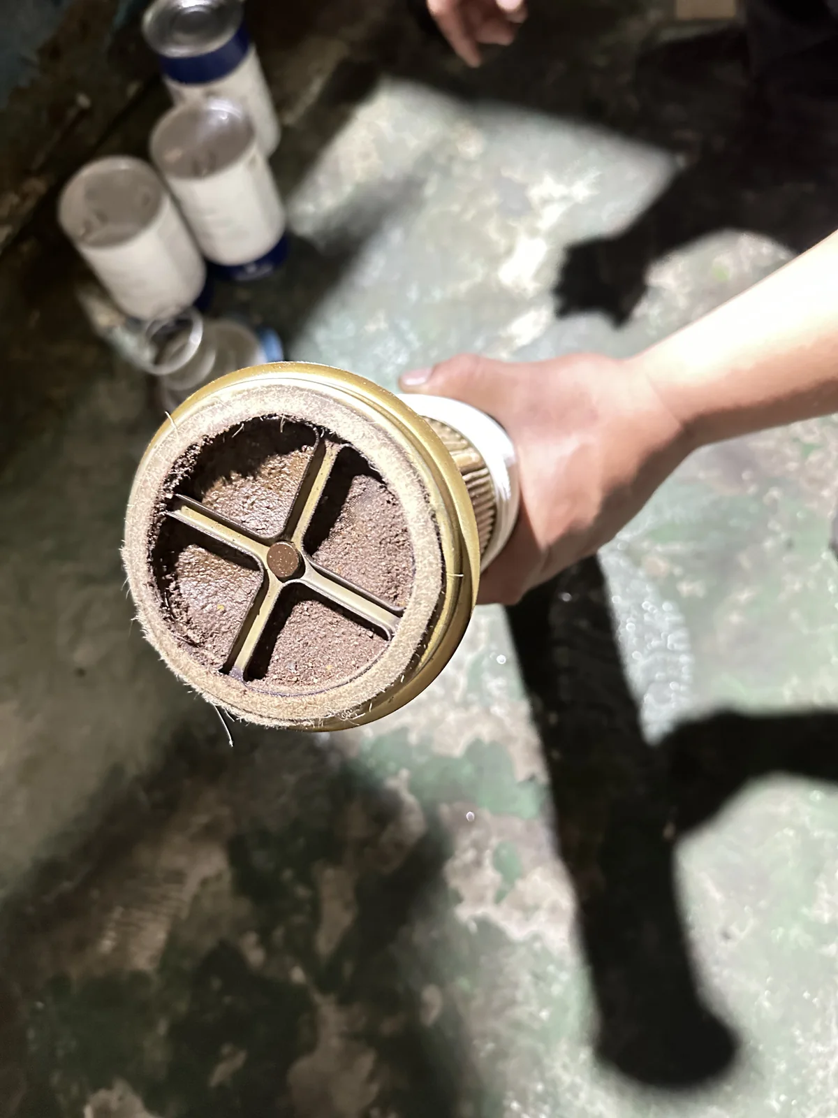 螺杆式冷水机组大修 · 换热器铜管结垢堵漏与压缩机解体吊装 现场记录 5