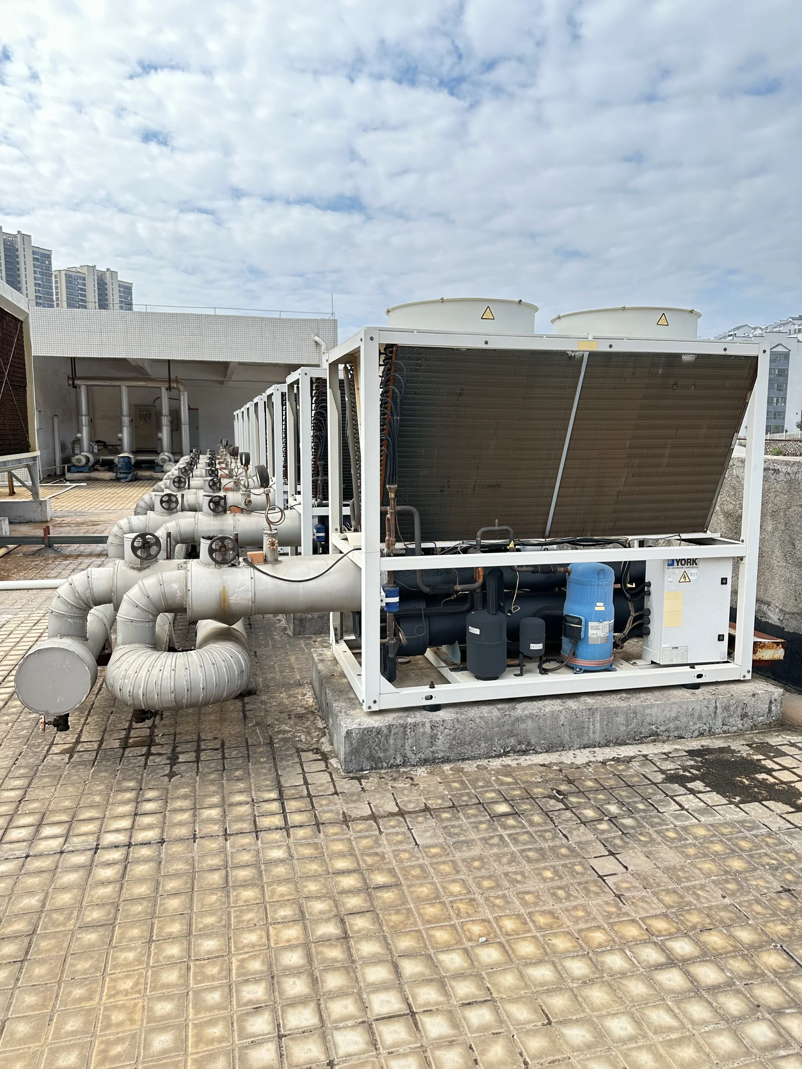 冷却水系统整体检修 · 冷却塔群与机房主机、水泵管路配套排查 现场记录 3